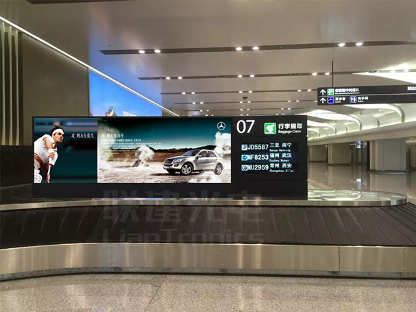 聯(lián)建光電在蘭州機(jī)場打造了16臺(tái)LED小間距廣告刷屏機(jī)