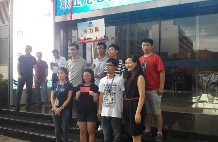聯(lián)建光電組織“同心協(xié)力八人走路比賽”、“撕名牌”等活動迎接“端午節(jié)”