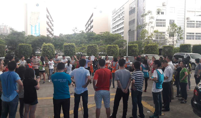 聯(lián)建光電組織“同心協(xié)力八人走路比賽”、“撕名牌”等活動迎接“端午節(jié)”
